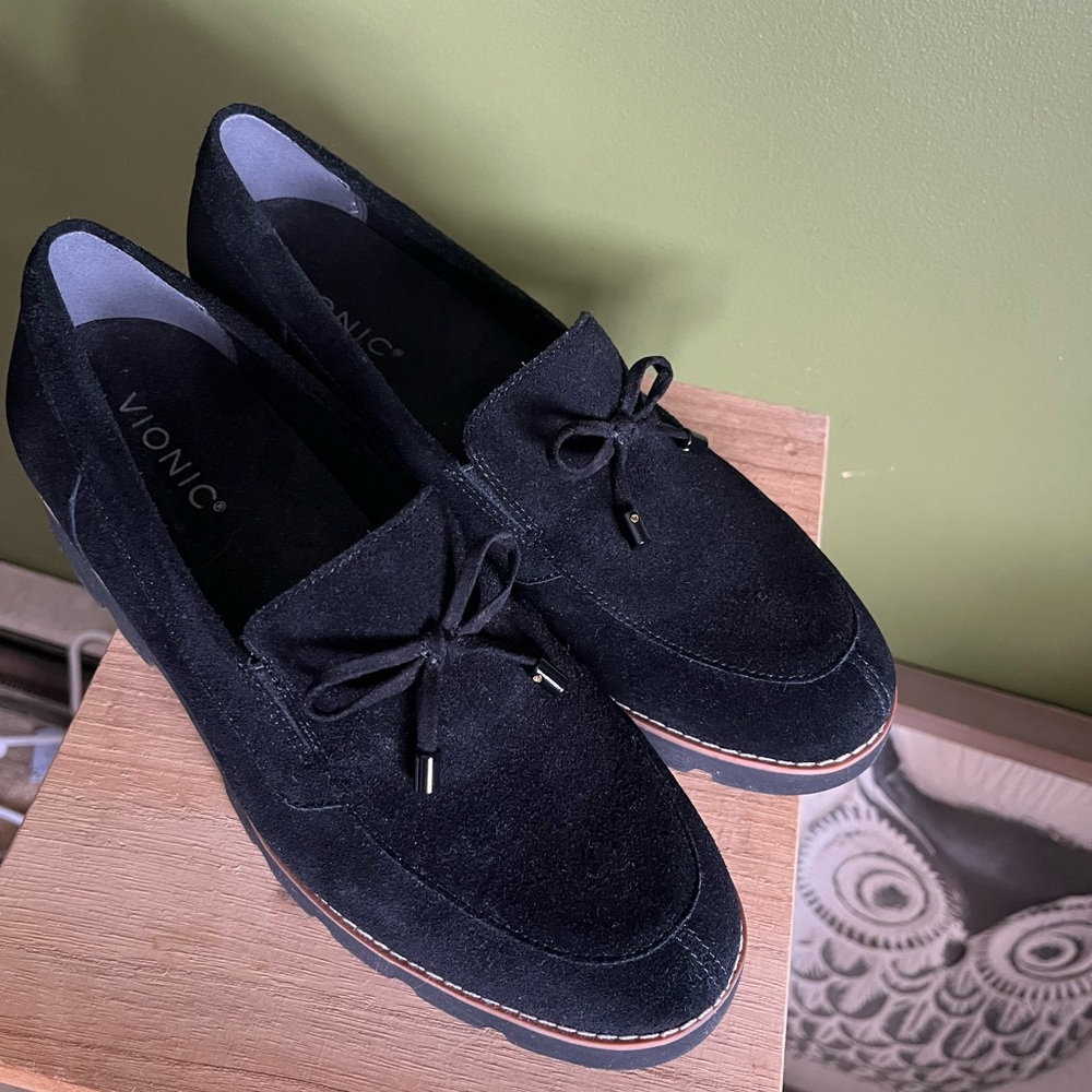 Vionic Black Suede Slip-On loafers size 8 wide